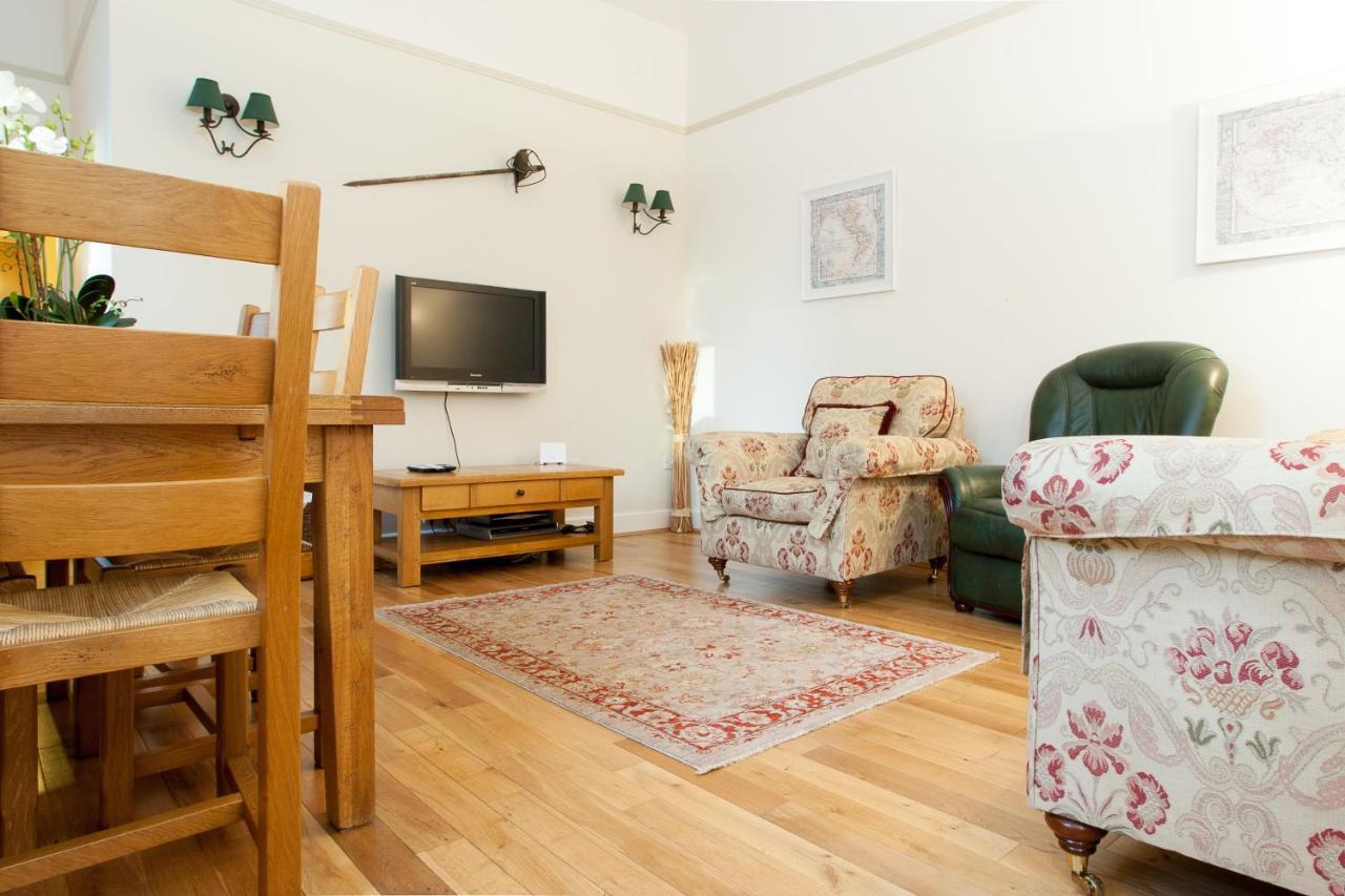 Loch Ness Moat House Apartments Форт Аугустус Экстерьер фото